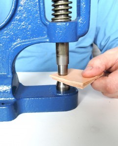 Riveting by using a hand press (manual)